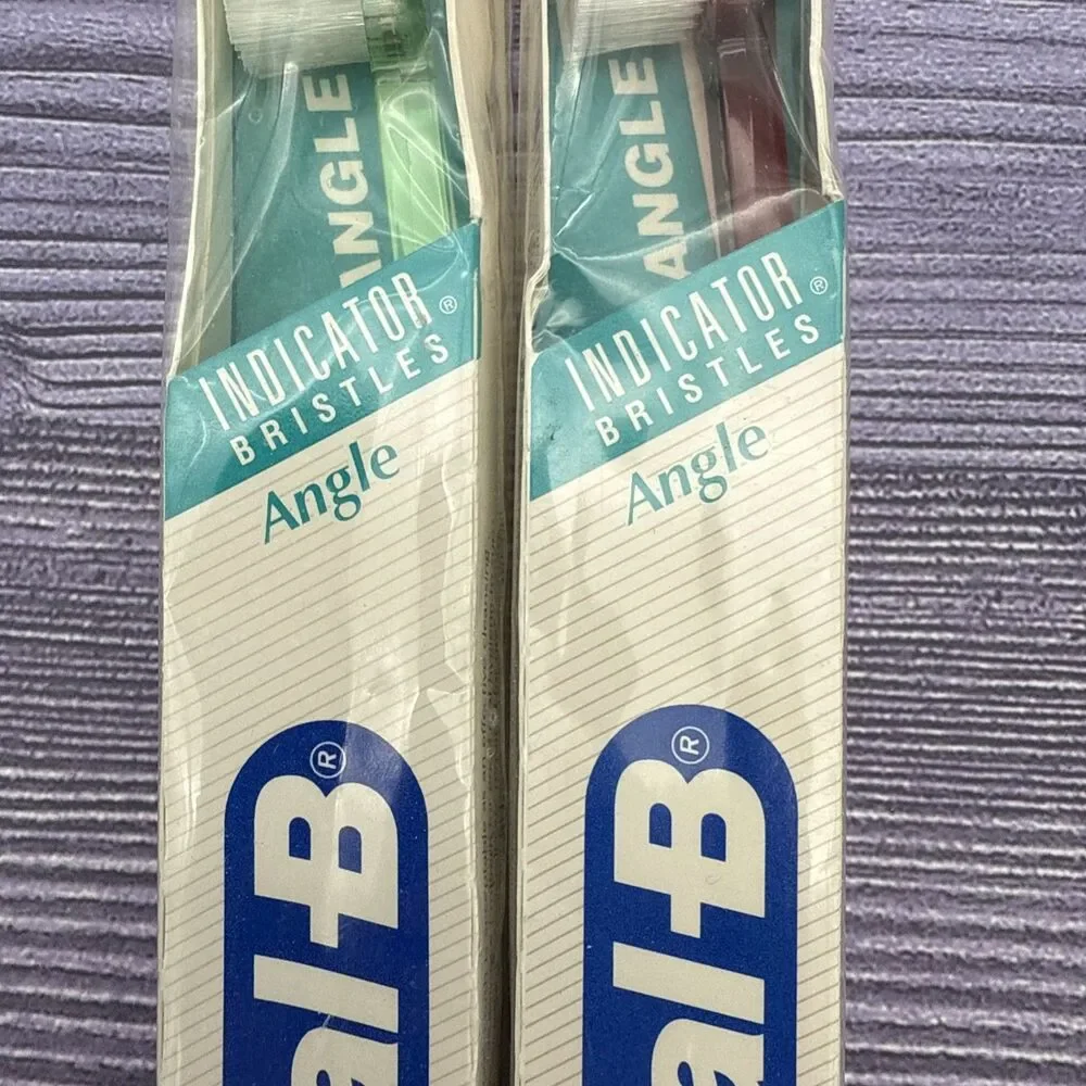 2 LOT VTG Oral B 40 Soft Angle Toothbrush Indicator Bristles Made in USA 1993